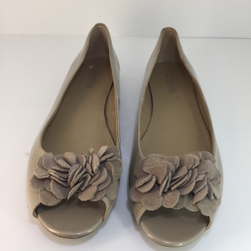 BEIGE KENNETH COLE OPEN TOE FLATS SIZE 9M